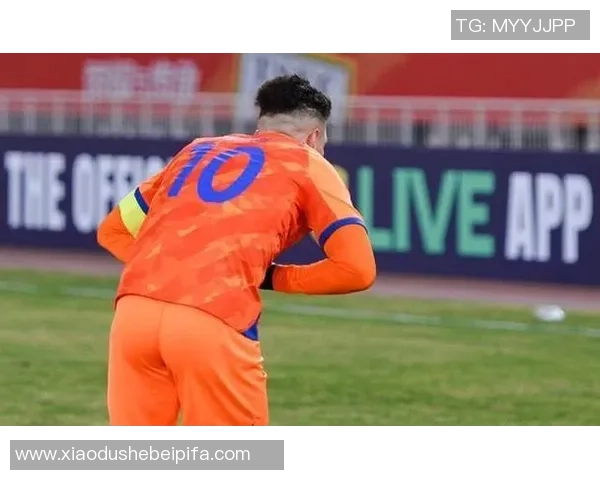 足球球星泪别赛场背影背后的人生故事与不舍情感 足球球星泪别赛场背影背后的人生故事与不舍情感